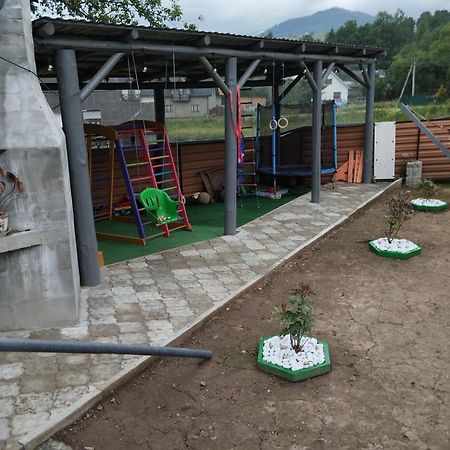 У Ондраша Lejlighed Yasinia Eksteriør billede